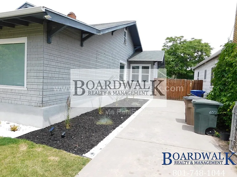 657 E Warnock Ave — Photo 7