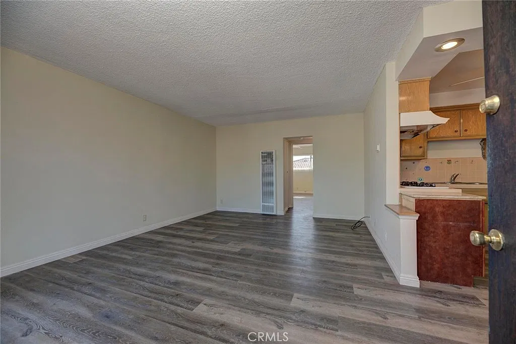 2 bed, 700 sqft, $2,495 — Photo 2