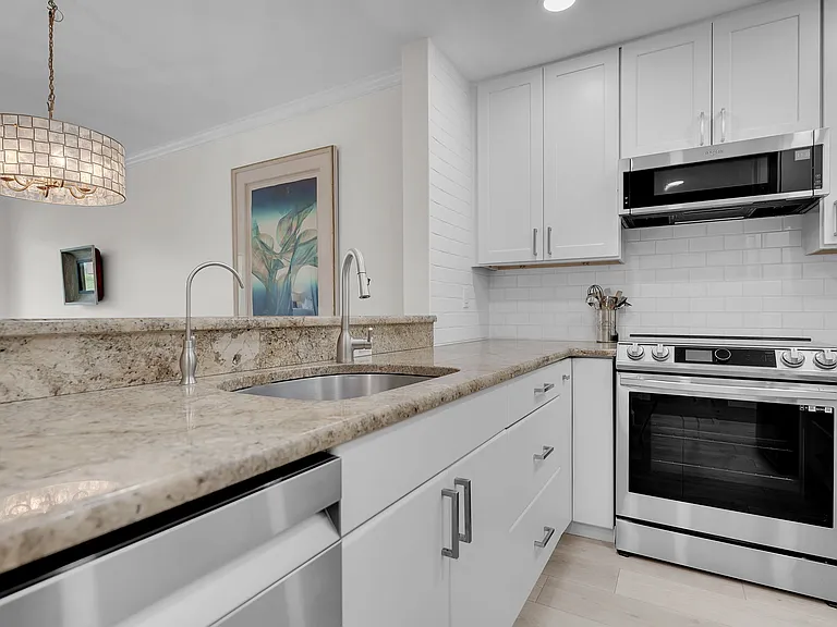 862 Hudson Ave #862 — Photo 11