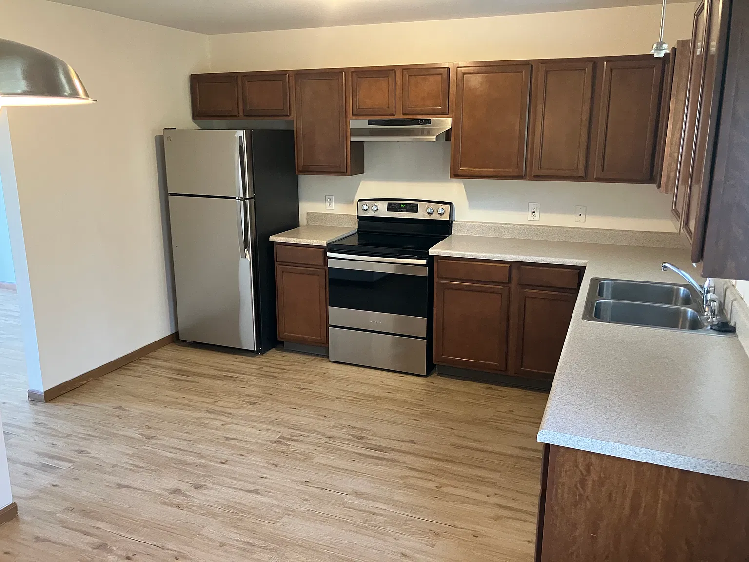3 bed, 1.5 bath, 1050 sqft, $1,300 — Photo 4