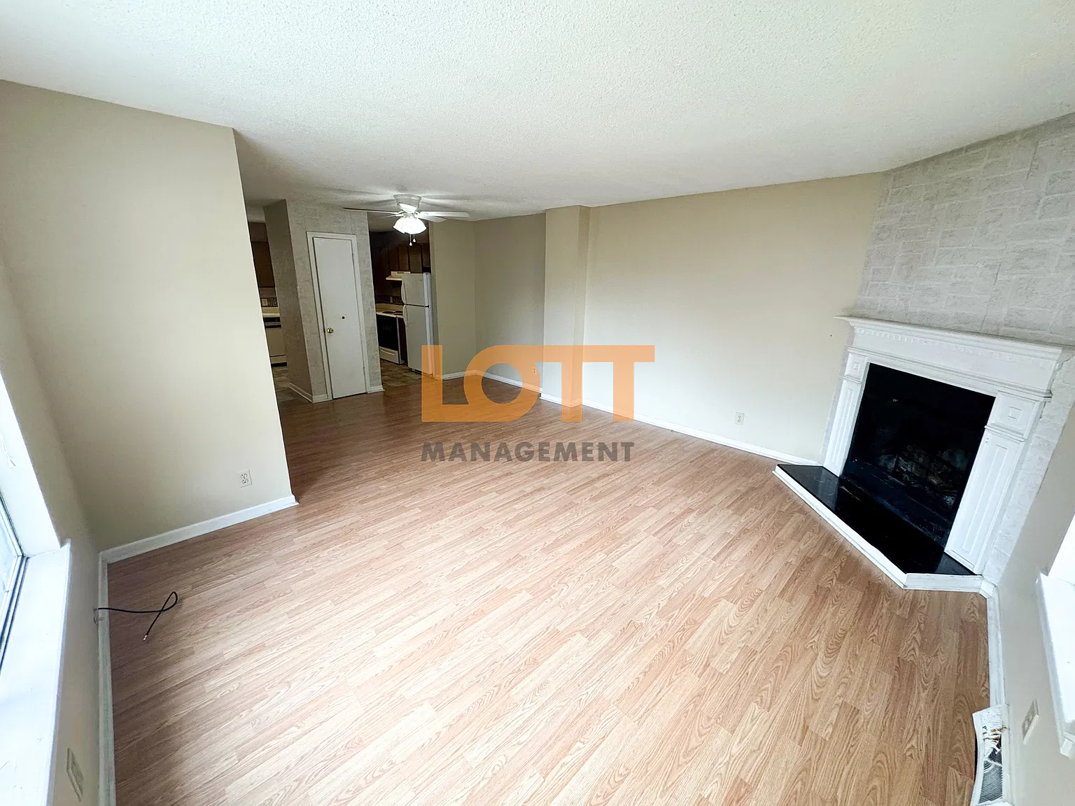 2 bed, 1.5 bath, 1000 sqft, $1,200 — Photo 3