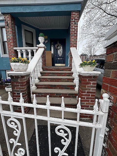 1st image of 3050 41st St