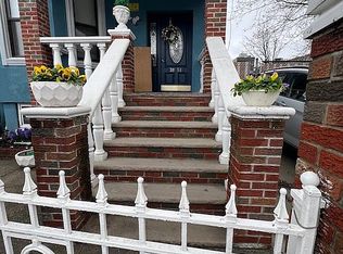 3050 41st St, Astoria, NY 11103