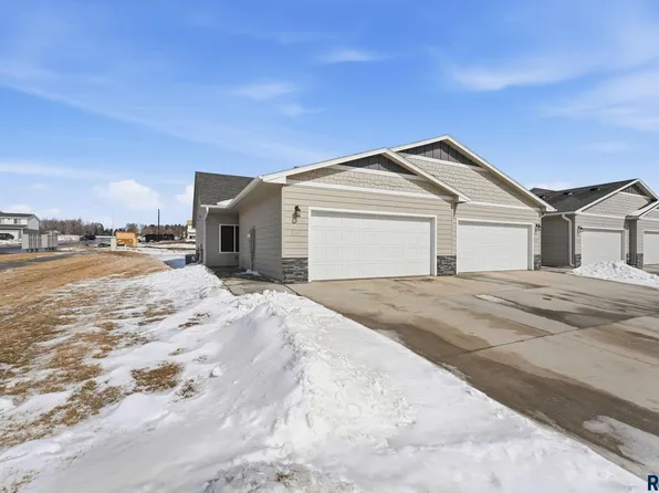 8167 E Tencate Pl, Sioux Falls, SD 57110