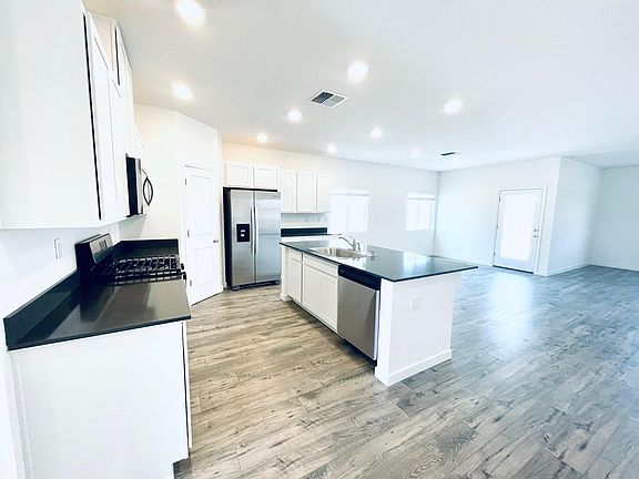 3rd image of 704 Colorado Ln