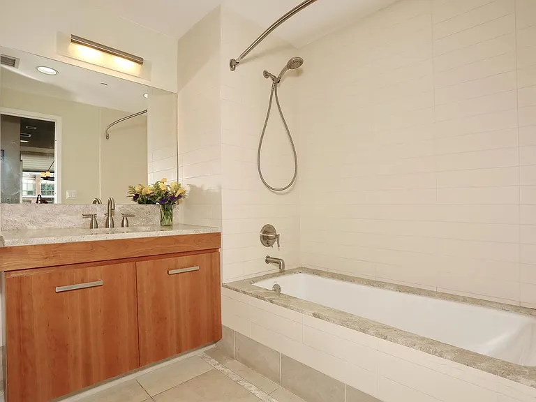 25 Hudson St #10 — Photo 8