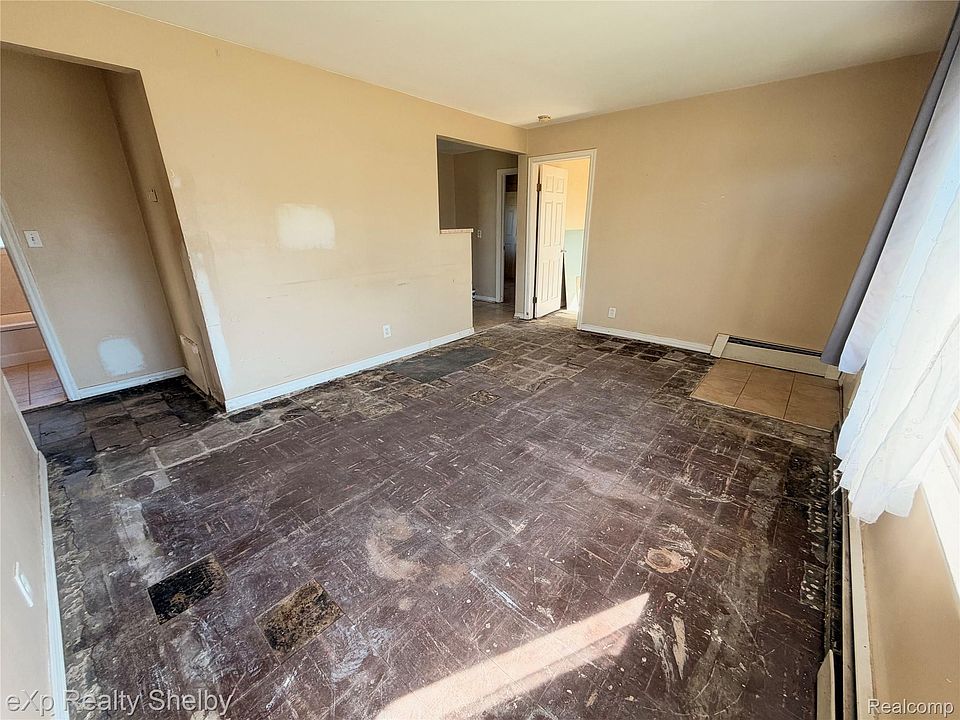26730 Grandmont St, photo 8