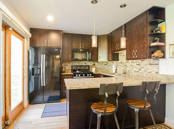 4th image of 1024 Woodland Dr