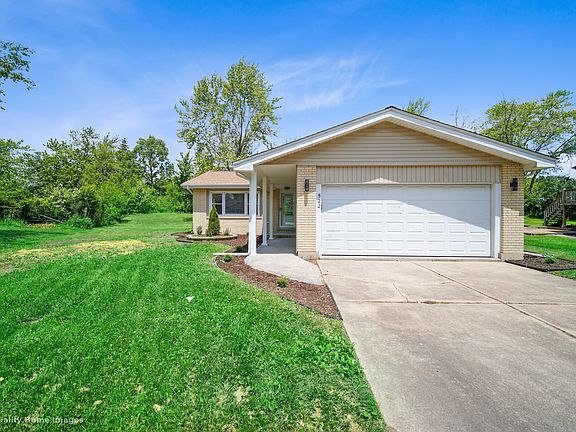 2nd image of 522 Barrington Ct