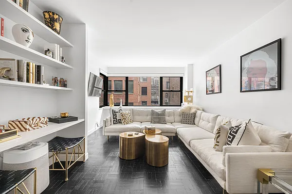 Living room, photo 2