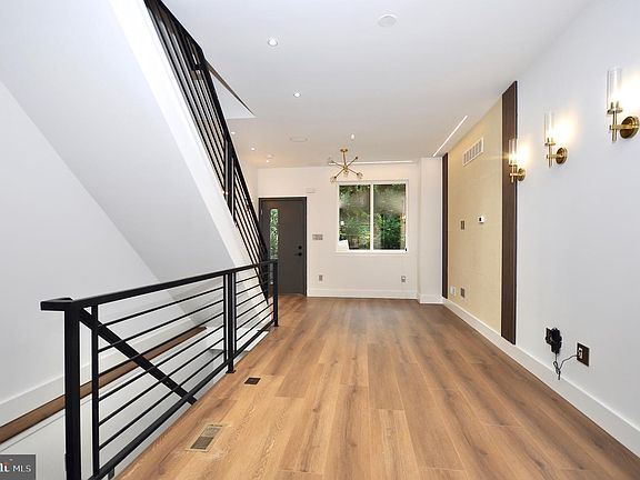 4th image of 2043 N Orkney St