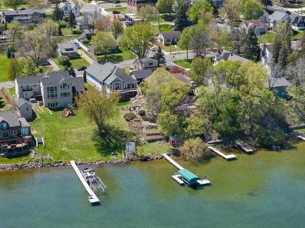 208 E Lake St, Waconia, MN 55387