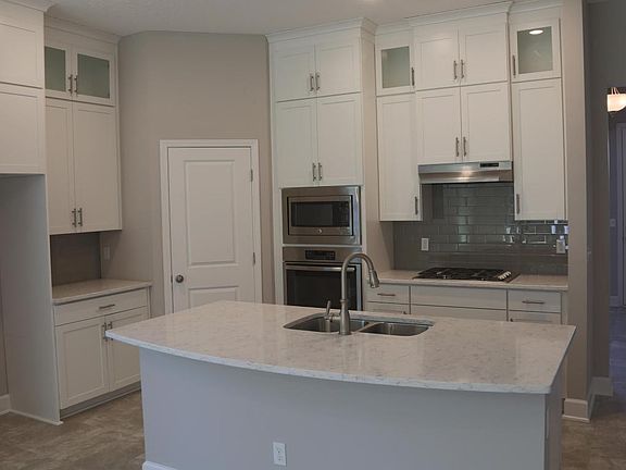 3rd image of 150 Whisper Rock Dr