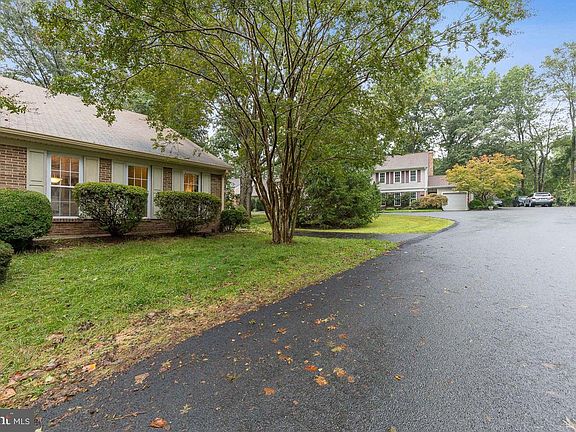 3rd image of 9947 Hemlock Woods Ln