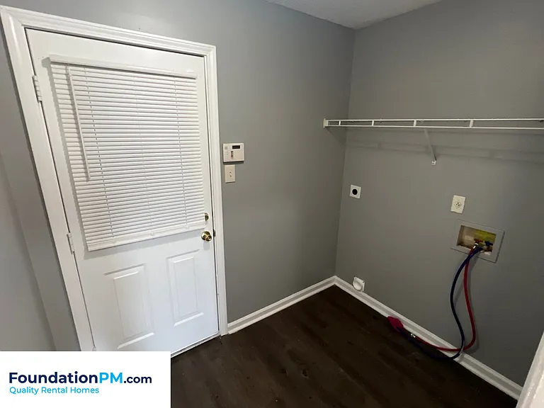 4529 Longtree Ave — Photo 8