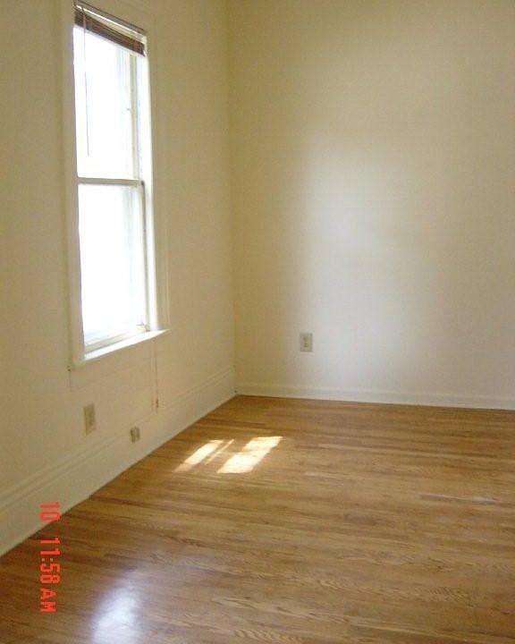 1st image of 117 N Summit St #2