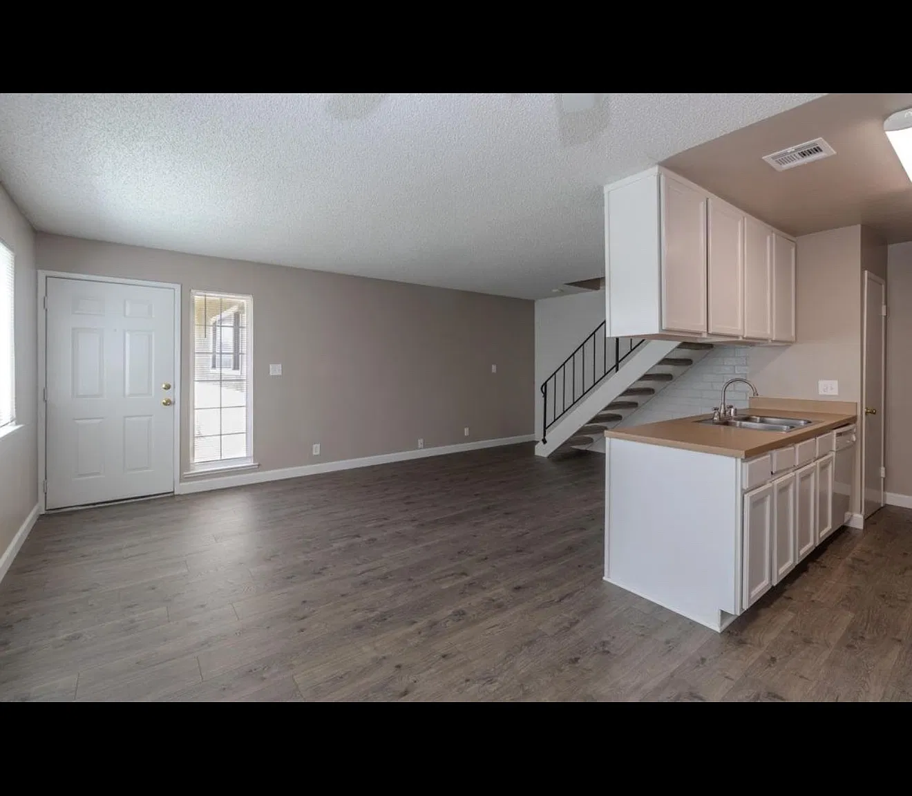 2 bed, 843 sqft, $1,550 — Photo 1