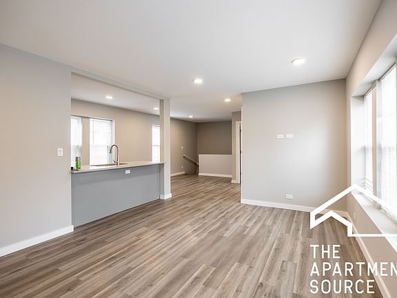 5th image of 3355 N Whipple St APT 1S