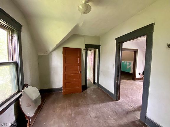 4th image of 3038 W 46th St