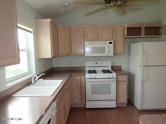4th image of 8031 SE 167th Hilltop Loop