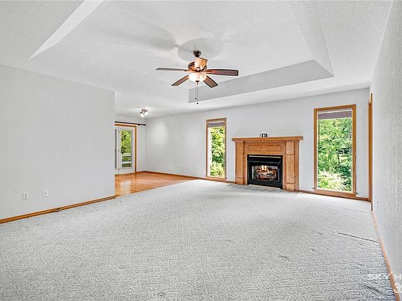 3rd image of 24 Farnham Dr