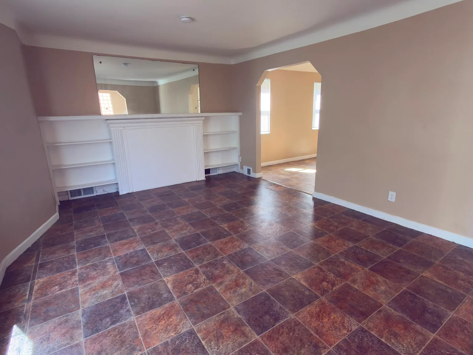 3 bed, 1346 sqft, $1,300 — Photo 2