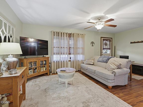 5th image of 2828 S Pearl Ave