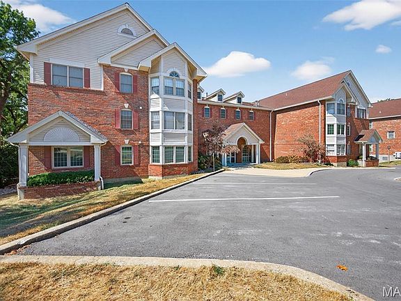 2nd image of 561 Sarah Ln APT 204