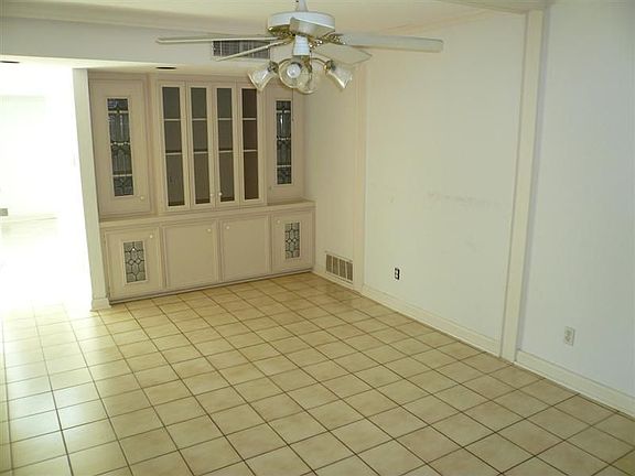 4th image of 16433 Ashbourne Dr