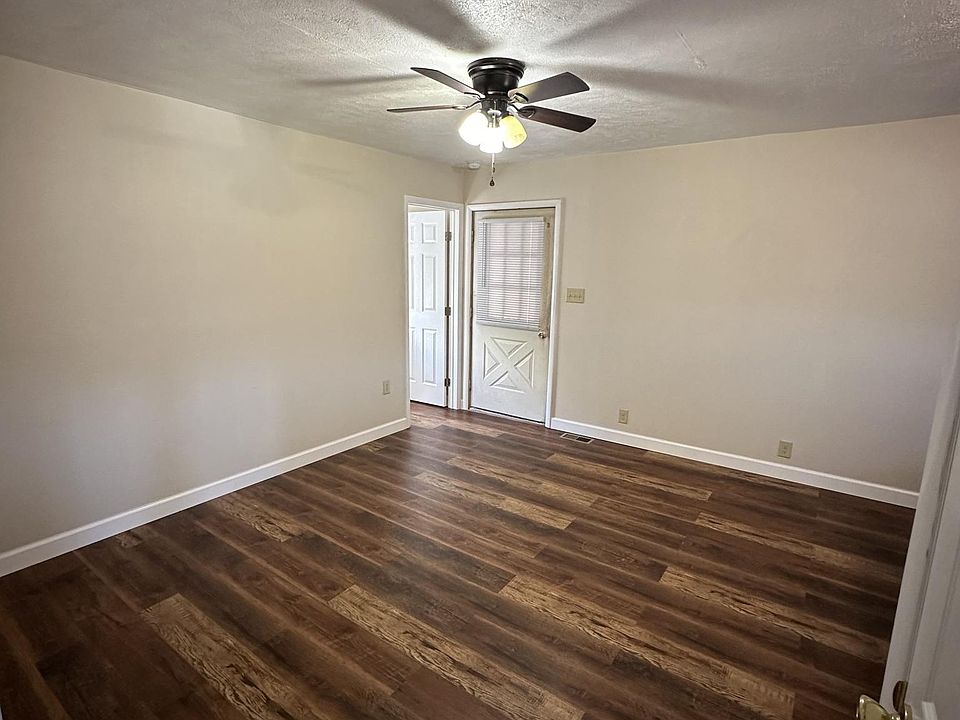 Living room (Front door, bathroom door)