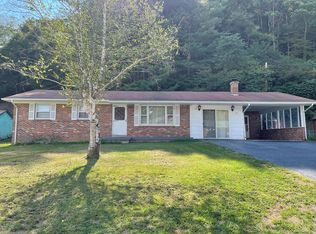 127 Country Oaks Dr, Honaker, VA 24260
