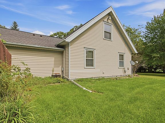 2nd image of 1075 Grosvenor Rd #1075