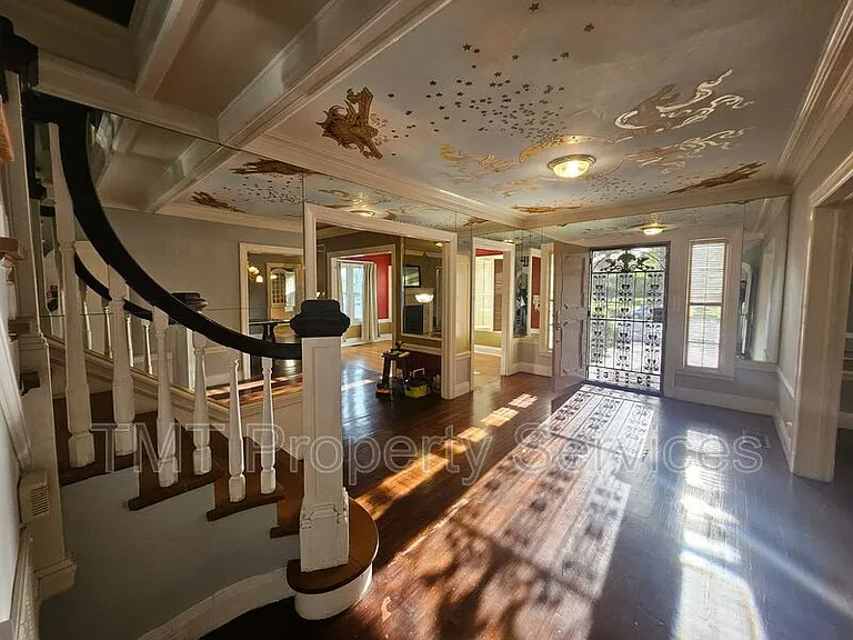 1214 N Pershing Ave — Photo 55