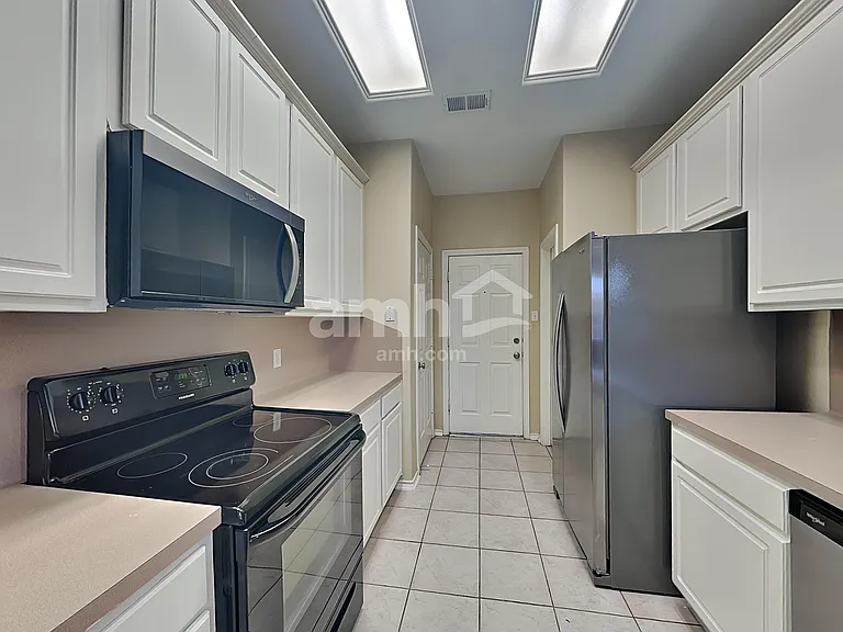 16650 Beckland Ln — Photo 3