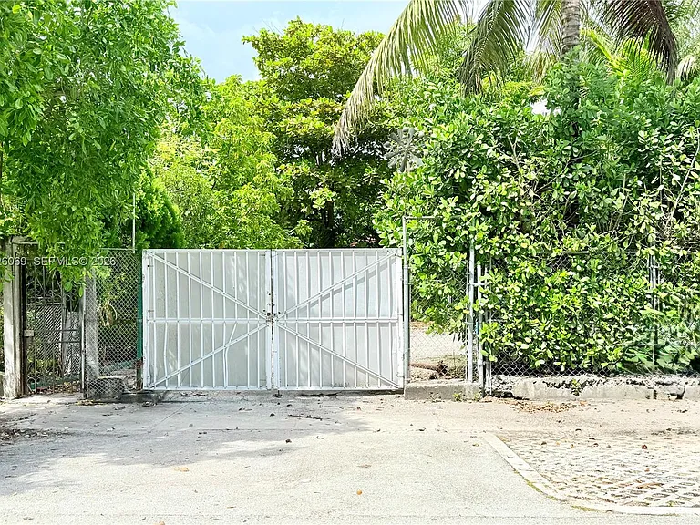 1251 NW 29th Ter — Photo 31