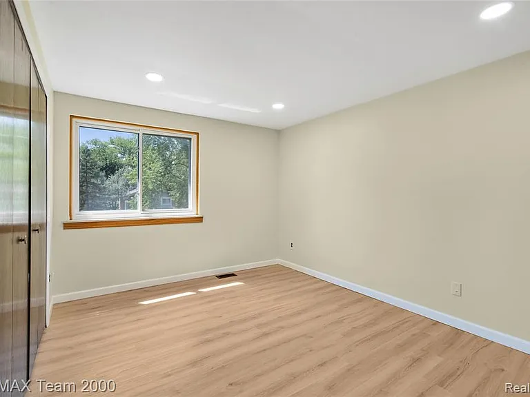 2053 Brookfield St — Photo 26