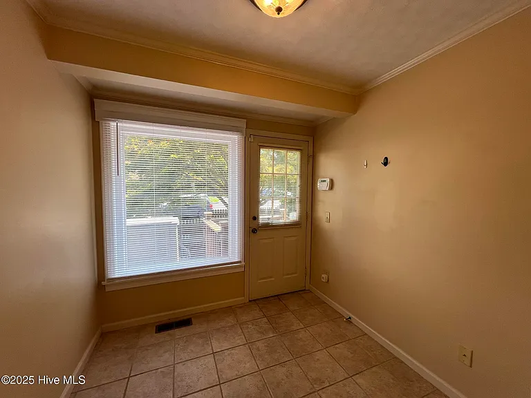 225 E New York Ave — Photo 16