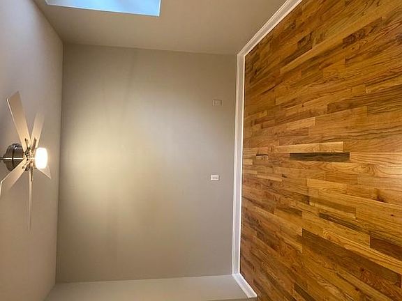 5th image of 921 Catharine St #1