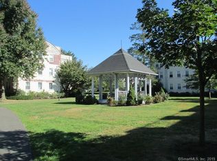 114 Woodside Grn APT 3B, Stamford, CT 06905