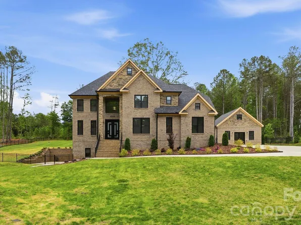 8508 Max Meadows Dr, Charlotte, NC 28227