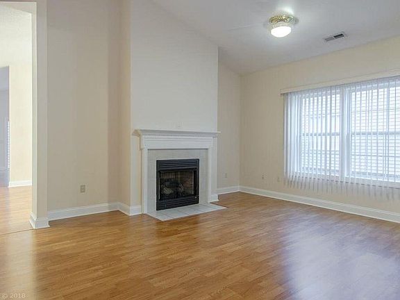 5th image of 1727 Lions Dr