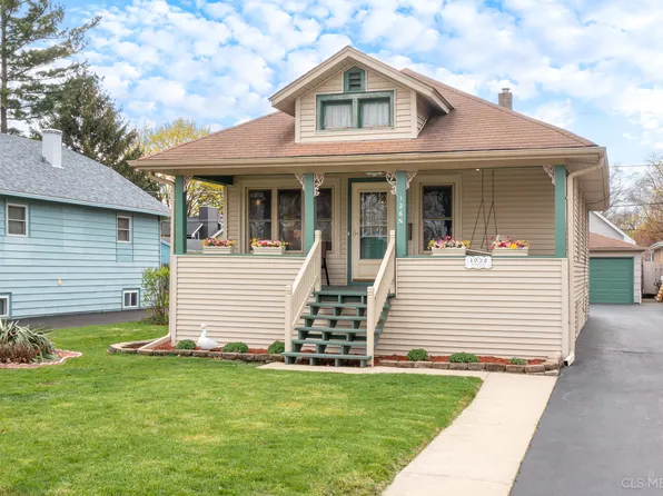 126 N Berteau Ave, Bartlett, IL 60103