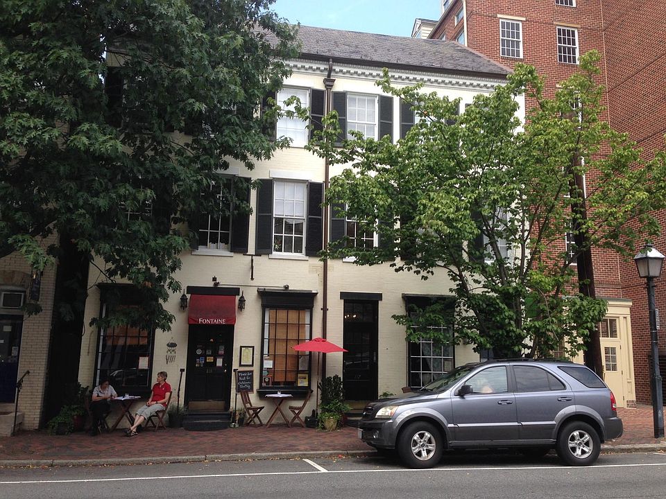 Historic building in the heart of Old Town