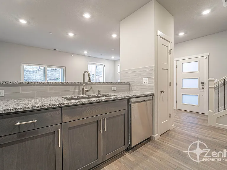 4261 S Cloverhill Way — Photo 8