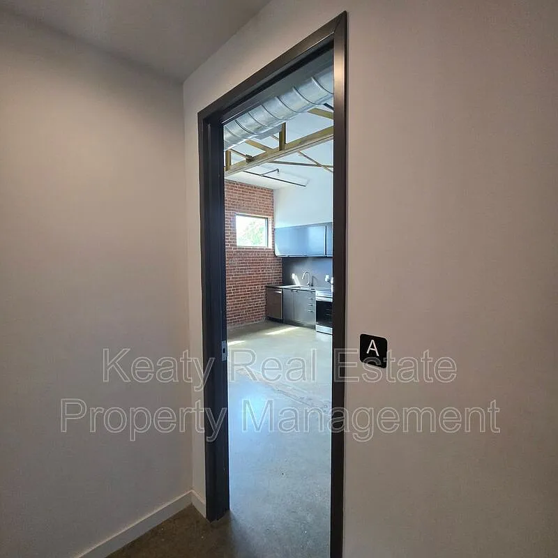 2 bed, 2.0 bath, 990 sqft, $1,800 — Photo 4