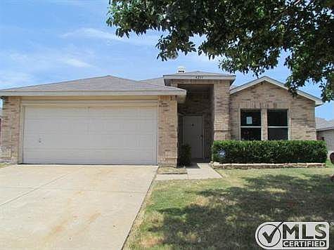 1st image of 4211 Fox Glen Dr