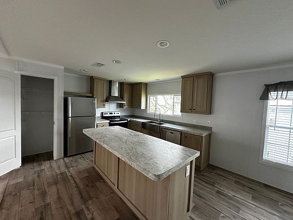 4th image of 335 SE Balboa Dr
