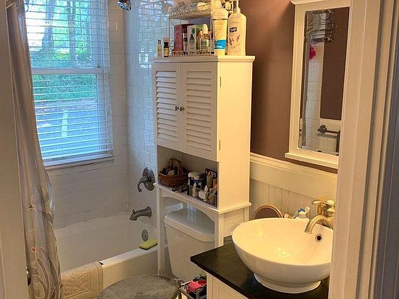 4th image of 922 S Washington St APT 110