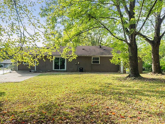5th image of 312 Pioneer Dr