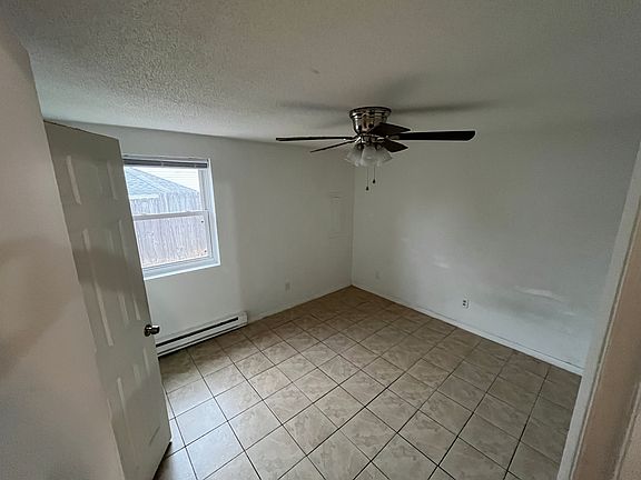 2nd image of 1979 Parkview Ave #B